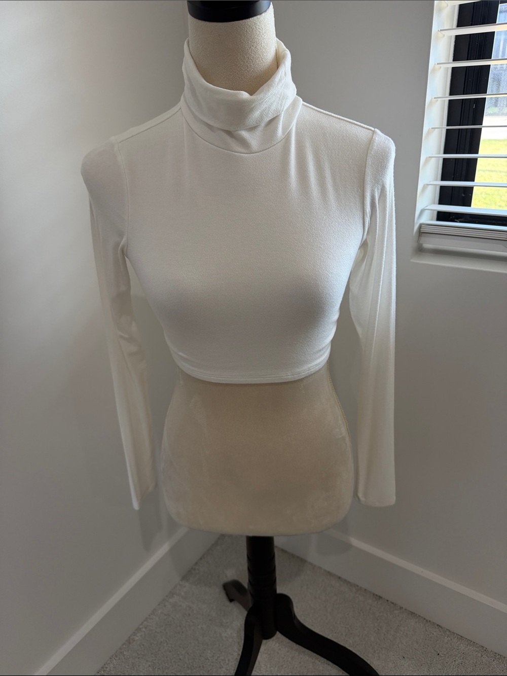 naked wardrobe White Long-Sleeve Turtleneck Crop Top